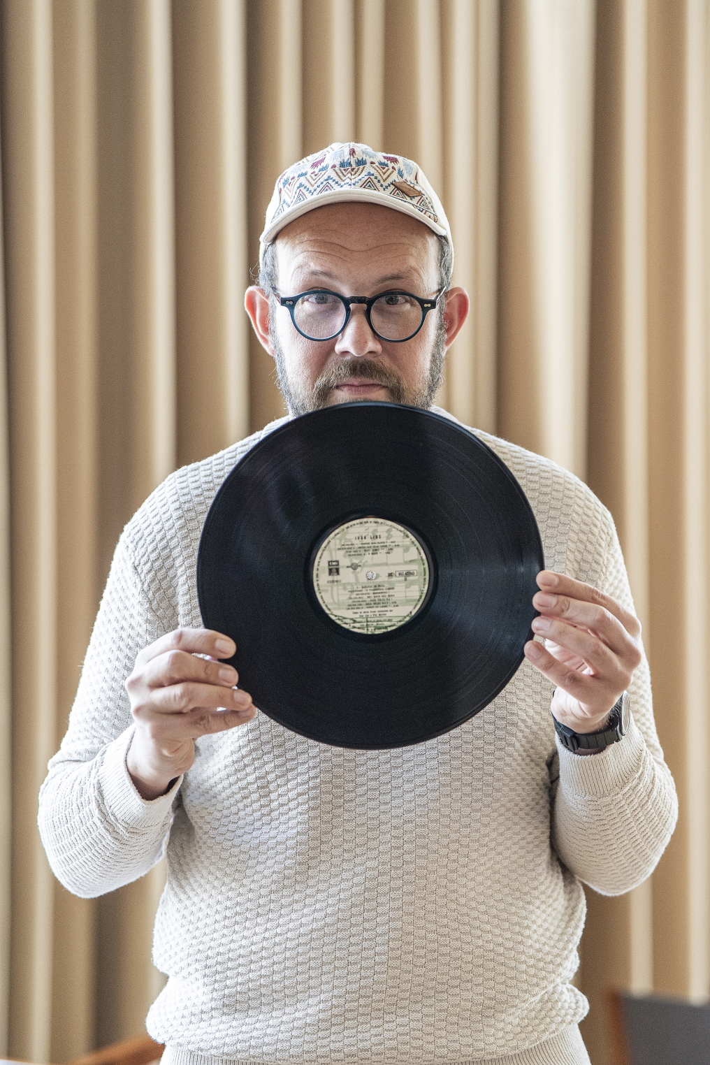 O historiador que liga a música de protesto portuguesa e brasileira 