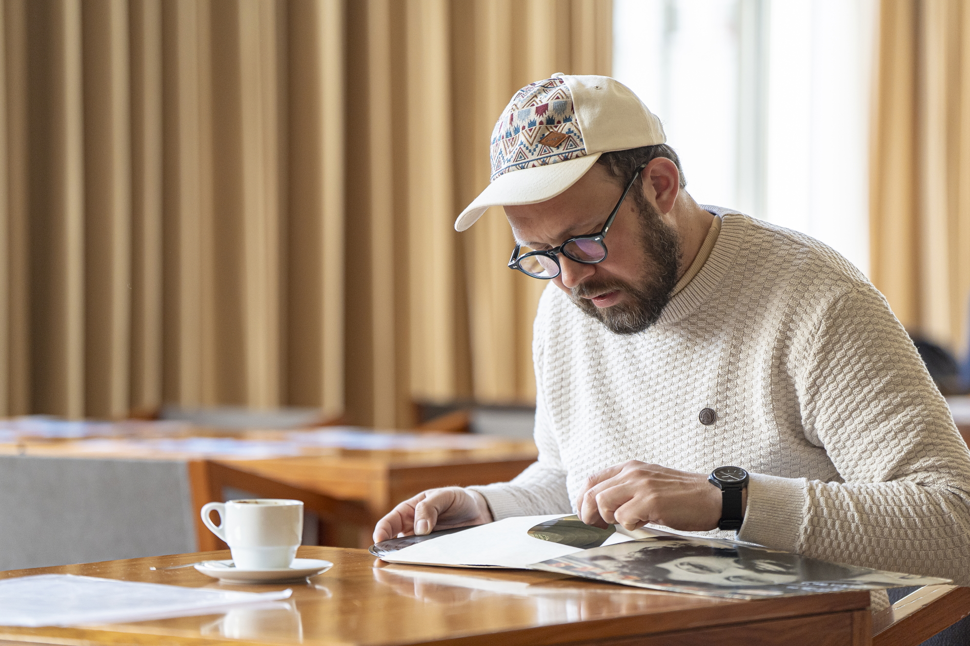 O historiador que liga a música de protesto portuguesa e brasileira 