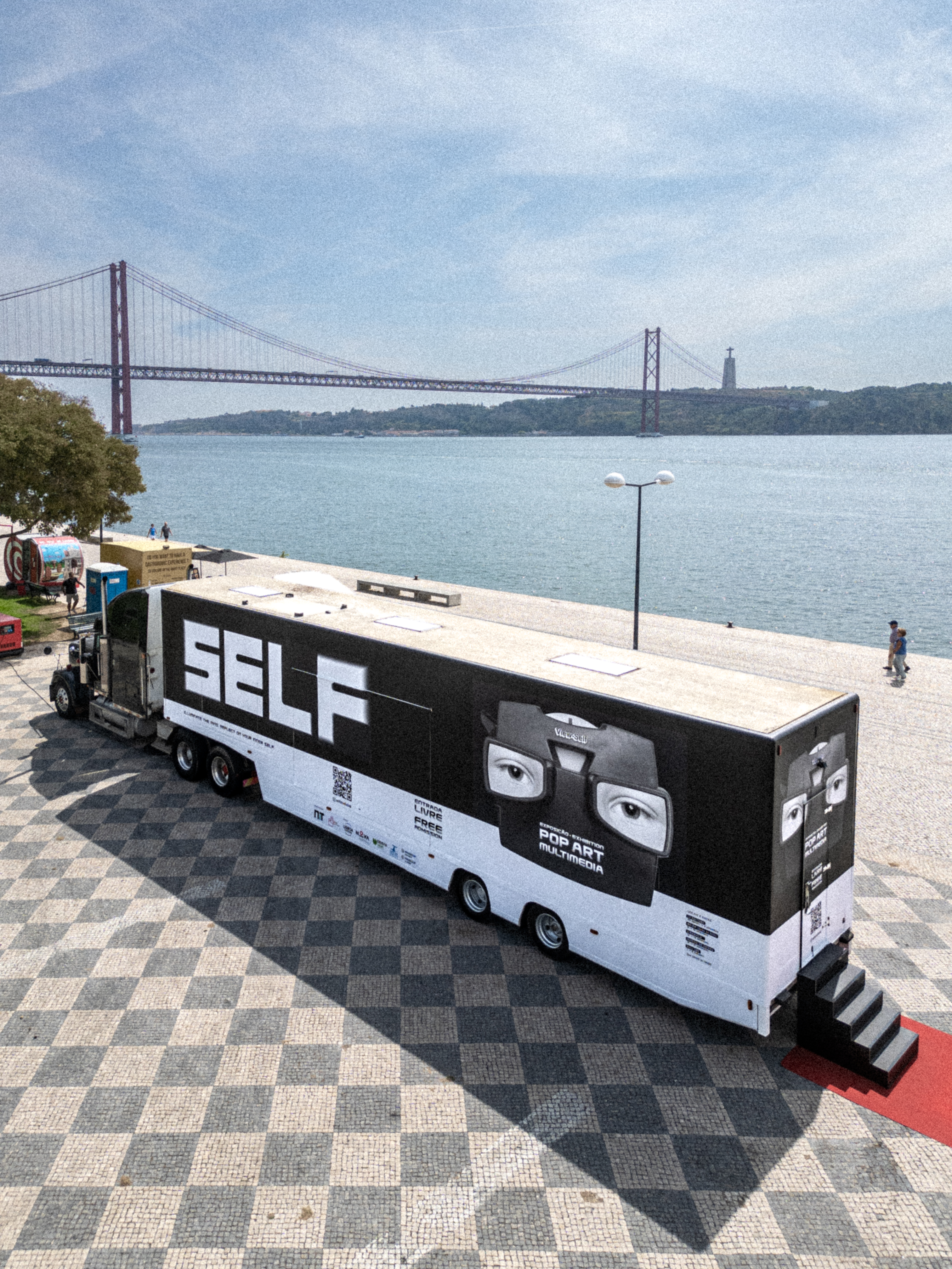 Exposição - Sucesso na estreia