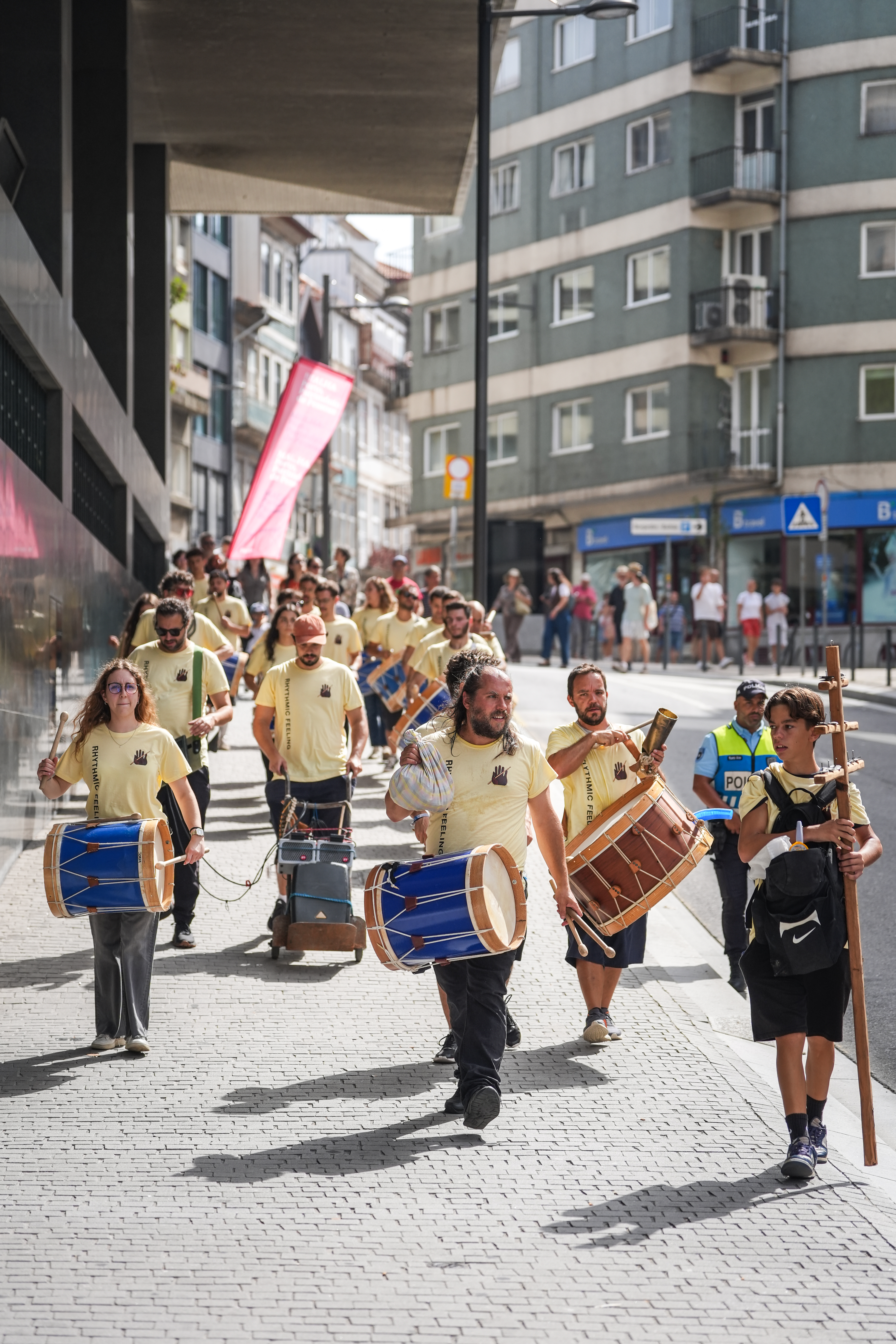 Arruada percussiva na rentrée sonora do Porto